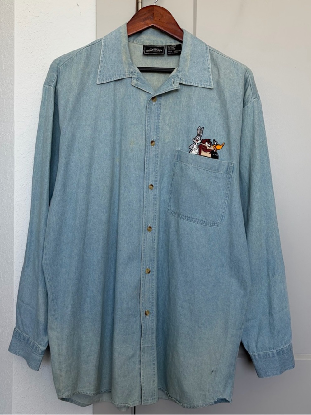 VINTAGE 90s LOONEY TUNES DENIUM LONG SLEEVE BUTTON UP MEN’S MEDIUM